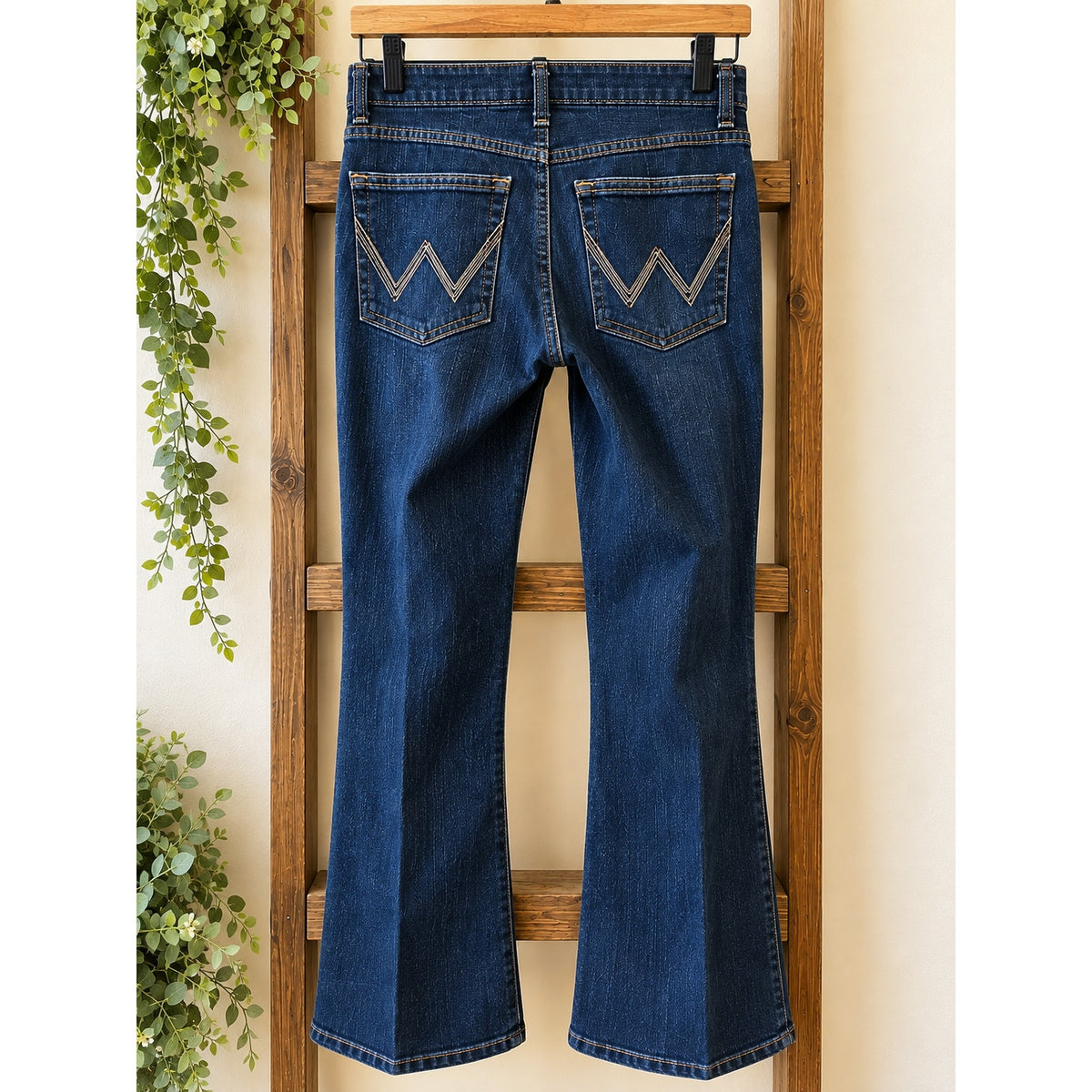 Wrangler Q-Baby Ultimate Riding Jeans Womens 1/2 x 32 Dark Wash Bootcut Preloved