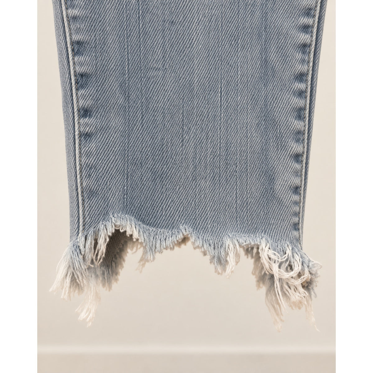 🔥 JUDY BLUE WOMEN'S BLEACH SPLASH SHARK BITE SKINNY JEANS - SIZE 3/26 🔥