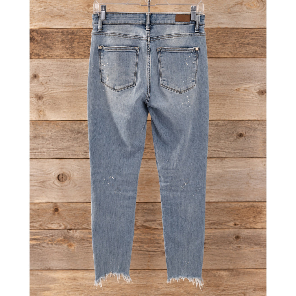 🔥 JUDY BLUE WOMEN'S BLEACH SPLASH SHARK BITE SKINNY JEANS - SIZE 3/26 🔥