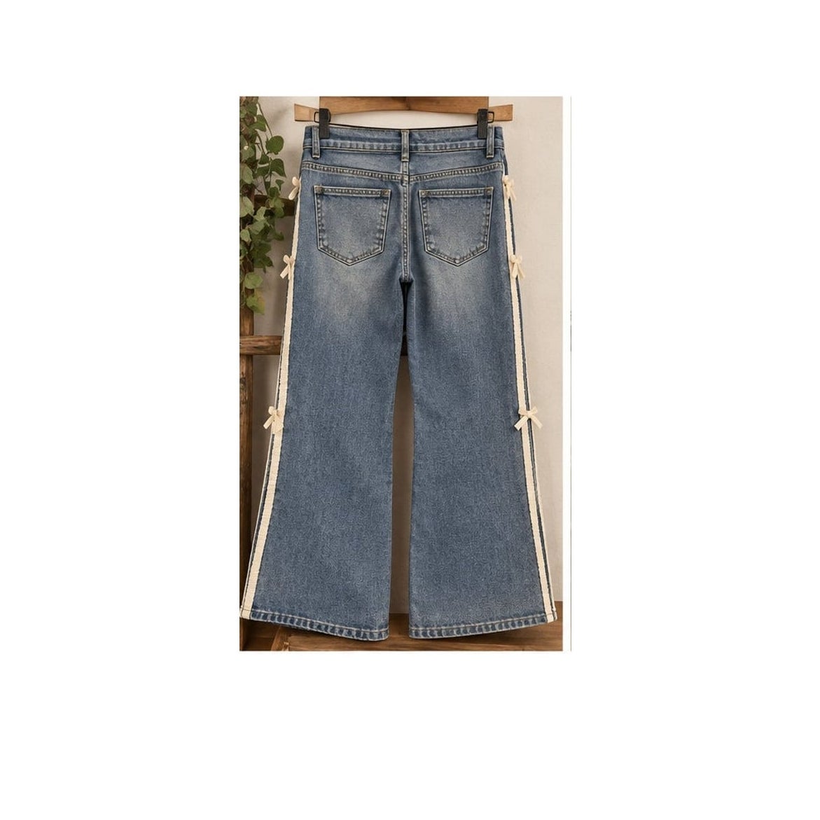Dazy Bow Side Trim Wide Leg Jeans Medium Wash Blue Womens Size Medium